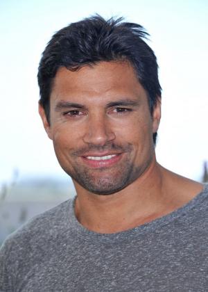 Manu Bennett